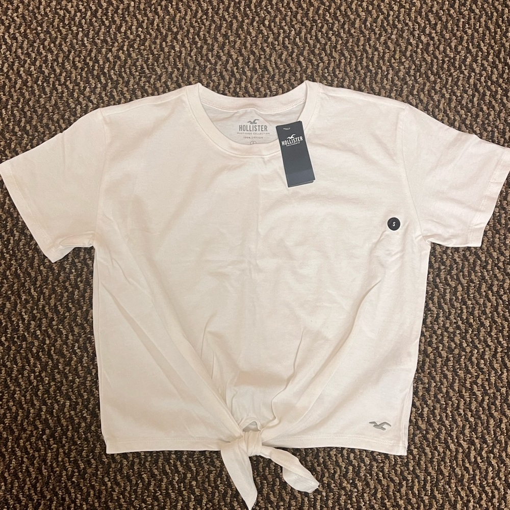 Hollister Plain white crop top with a tie on the front. Never worn.